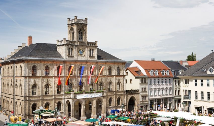 Marktplatz mit Rathaus (Foto: Guido Werner © weimar GmbH)